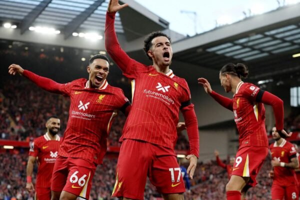 Liverpool stays ahead of Man City by beating Chelsea 2-1 in Premier League