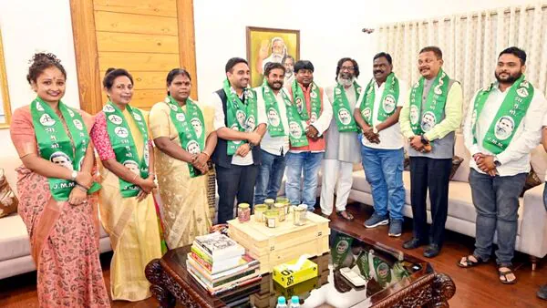 Jharkhand Elections: Ex-BJP leaders Lois Marandi, Kunal Sarangi join CM Hemant Soren’s JMM, ‘Gave so much to BJP, but…’