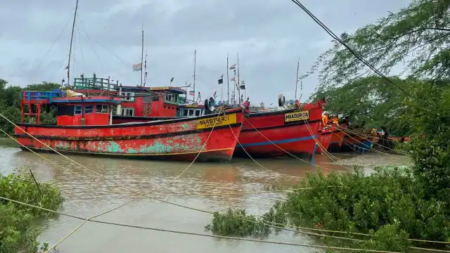 Cyclone Dana, Weather Forecast Today Live Updates: Severe cyclone moves closer to Odisha,